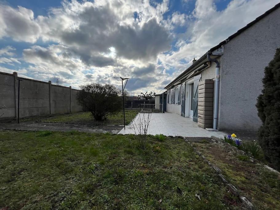 Maisonnette - Jardin Exterieur Champagne-sur-Seine Exterior foto